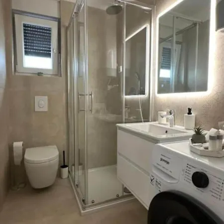 One Bedroom With Balcony And View شقة *