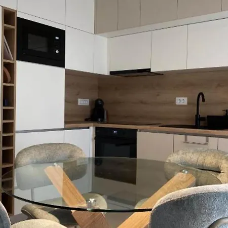 Lägenhet One Bedroom With Balcony And View