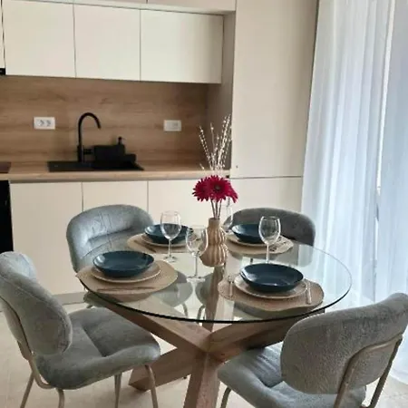 One Bedroom With Balcony And View شقة زادار