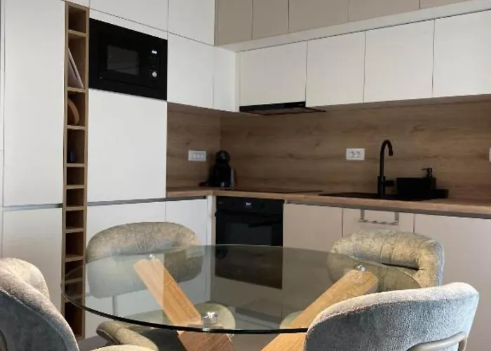 Lägenhet One Bedroom With Balcony And View